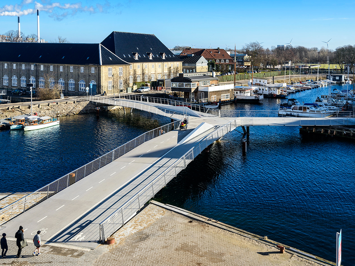 Pedestrian bridge design: Copenhagen's Butterfly Bridge ...