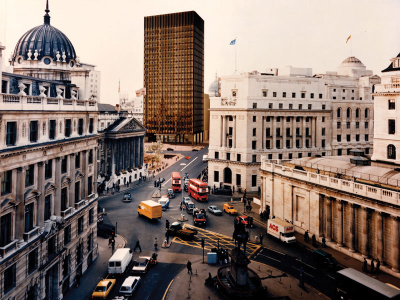 Review: Mies van der Rohe & James Stirling: Circling the Square