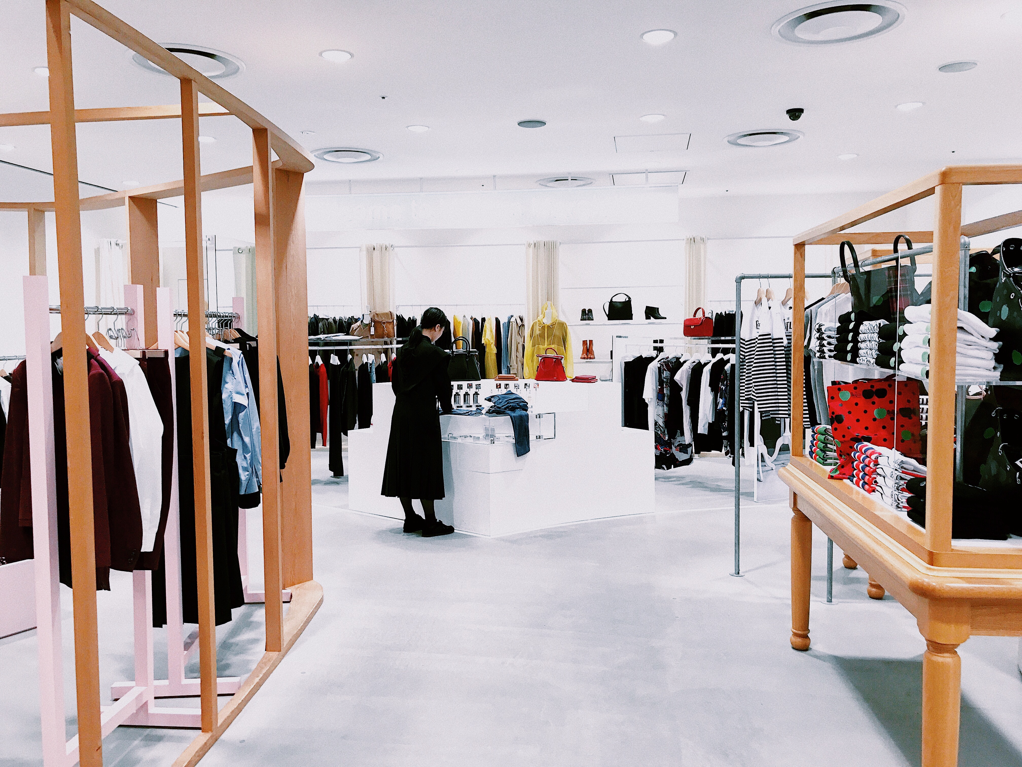 How to use minimalism in retail design